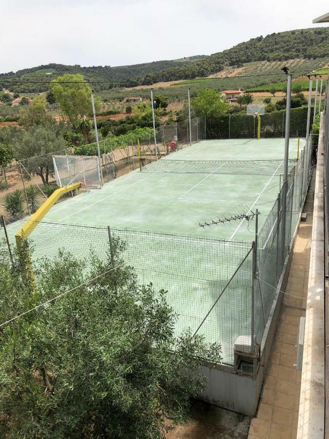 Country Villa Peloponnese With Tennis Court And Pool Zevgolateíon Eksteriør billede
